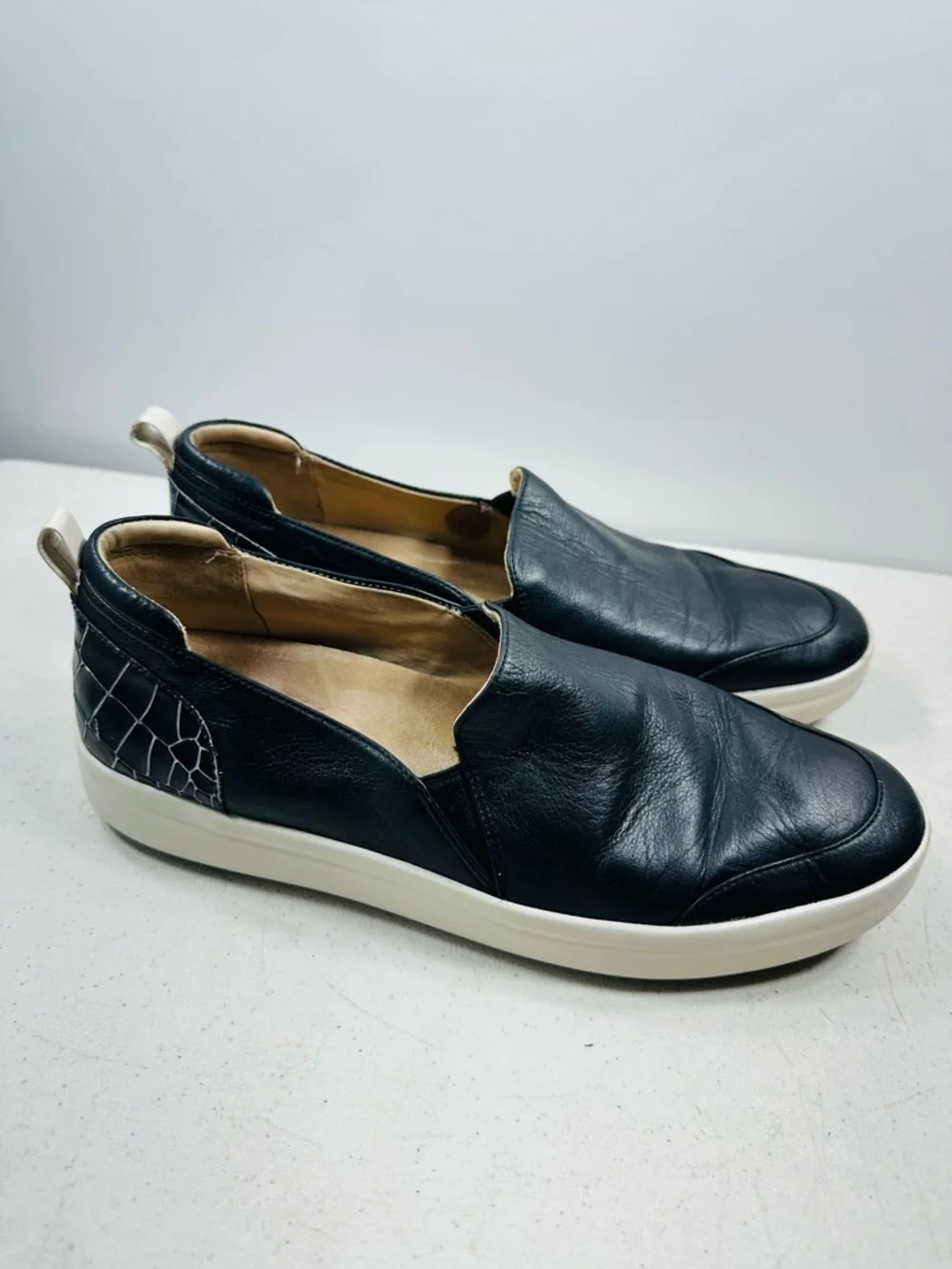 Vionic Penelope Leather Women Slip On Shoes Sneakers Size 11  Black - Picture 3 of 7